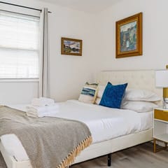 Private Bedroom near Temple U | Unit E
