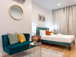 Charming Studio Apt in Center City | 1F