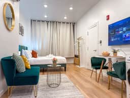 Charming Studio Apt in Center City | 1F