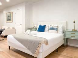 Charming Studio Apt in Center City | 1R