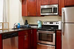 Cozy & Stylish 2BR Apt in University City