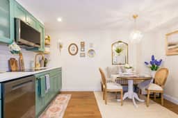 Cozy Parisian Retreat| Brand New| Near Penn&Drexel