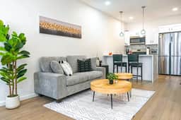 Neat, Quiet & Steps to Broad St | Room A