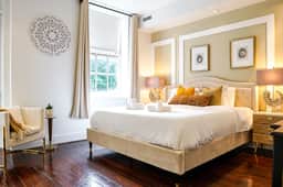 Old City 2BR Apt w/ Shuffleboard! Walk Everywhere!