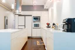 Old City 2BR Apt w/ Shuffleboard! Walk Everywhere!