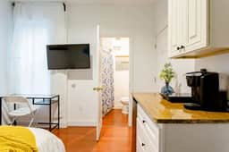 Ramblei near University City | Studio - 2M