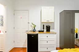 Ramblei near University City | Studio - 2M