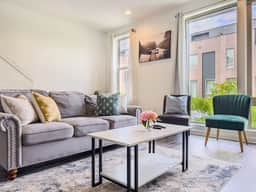 Riverview Retreat: 3BR Oasis w/ Rooftop & Garage