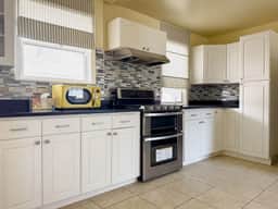 Spacious 7-BR Family Retreat in Upper Darby