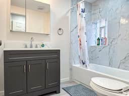 Trendy Private Room Steps to Broad St | Room B