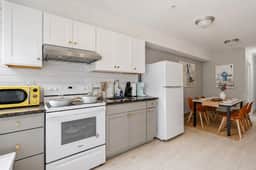 Lancaster Art Suite A | 4BR near Drexel & Penn