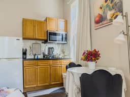 Sunny Studio Nest near Drexel & UPenn