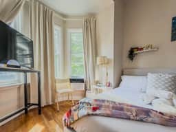 Sunny Studio Nest near Drexel & UPenn