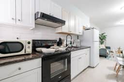 Lancaster Art Suite 3 | 2BR near Drexel & Penn