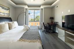 4BR Townhome w/ Rooftop & Backyard | Sleeps 8
