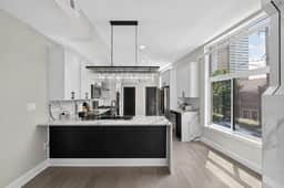 Queen Village Grand | 3BR, Rooftop & Garage - Image 4
