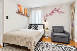 Cherry Blossom Studio near Upenn with backyard - Image 3
