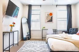 Trendy Private Room Steps to Broad St | Room B - Image 4