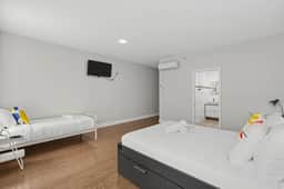 Deluxe Room for 3 Near UPenn & Drexel | 3R - Image 3
