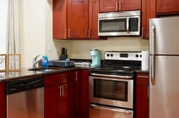 Cozy & Stylish 2BR Apt in University City - Image 5