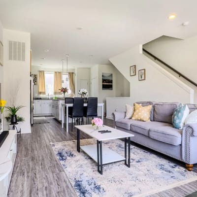 Riverview Retreat: 3BR Oasis w/ Rooftop & Garage