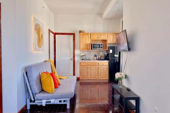 Ramblei near UPenn, Drexel & Art Museum| Studio A3 - Image 1