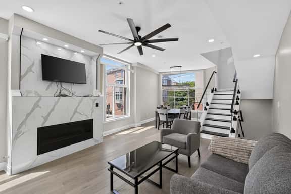Queen Village Grand | 3BR, Rooftop & Garage - Image 1