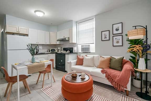 Lancaster Art Suite 4 | 2BR near Drexel & Penn - Image 1