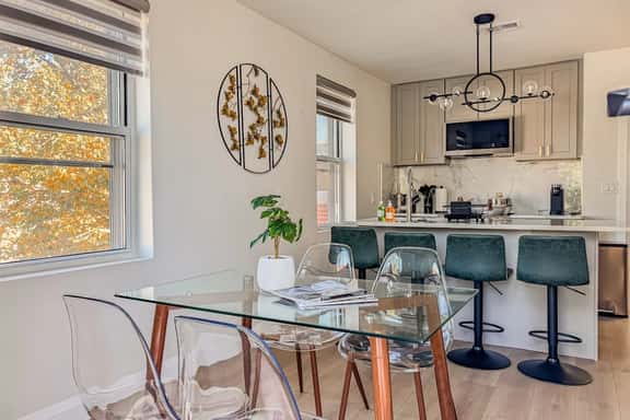 Stylish 3BR Apt w/Laundry Near UPenn&Drexel - Image 1