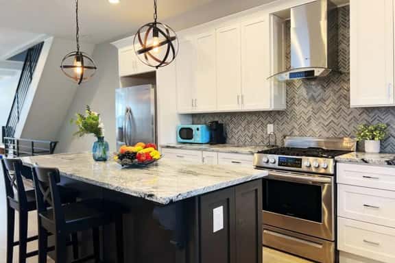 Ramblei near SJU & CHOP | 8-Bedroom House - Image 1