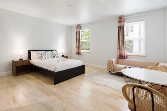 Spacious Ensuite Near UPenn & Drexel | 2R - Image 1