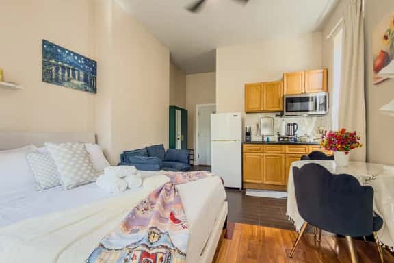 Sunny Studio Nest near Drexel & UPenn - Image 1