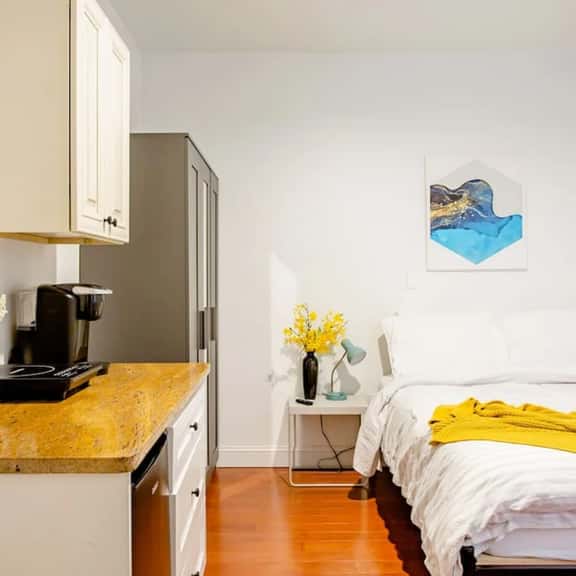 Ramblei near University City | Studio - 2M - Image 1