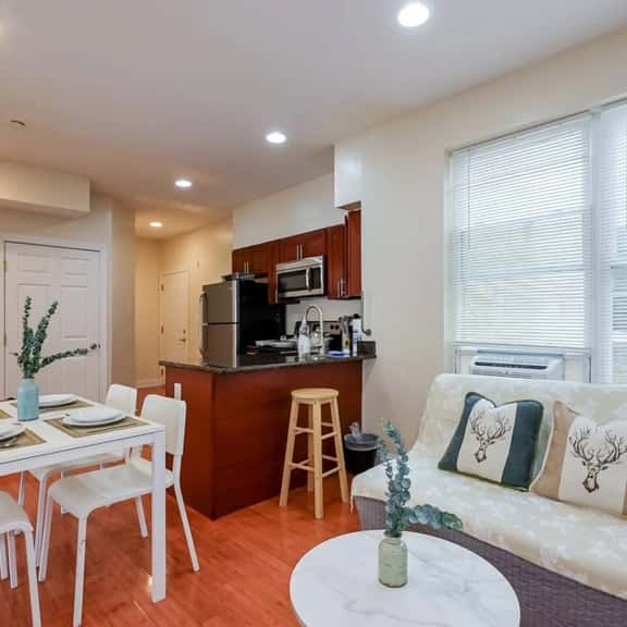 The Pennside 2BR Stay - Image 1