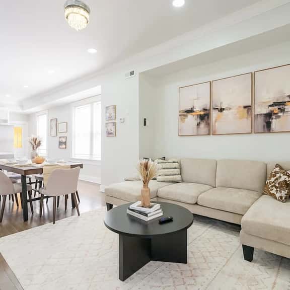Spacious 3BR/3BA | Sleeps 7 | 10 Min to Stadium - Image 1