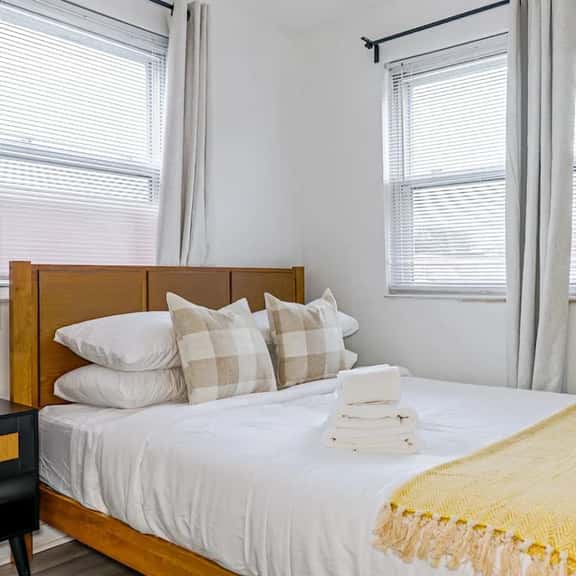 Private Bedroom near Temple U | Unit B - Image 1