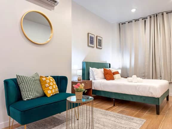 Charming Studio Apt in Center City | 1F