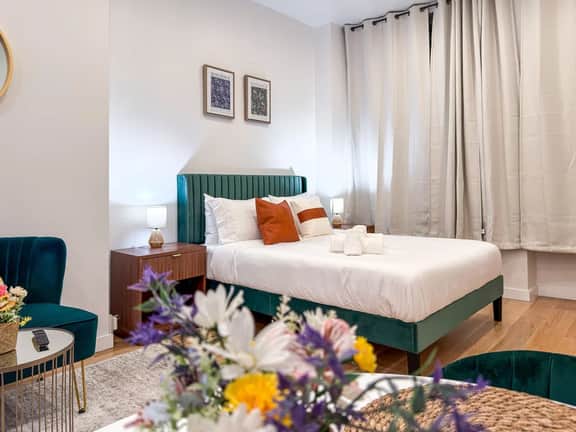 Charming Studio Apt in Center City | 1F
