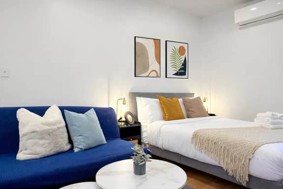 Charming Studio Apt in Center City | 2F