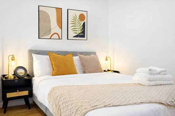 Charming Studio Apt in Center City | 2F