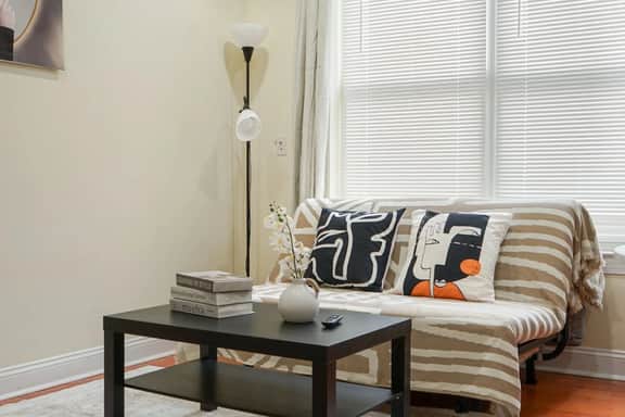 Cozy & Stylish 2BR Apt in University City