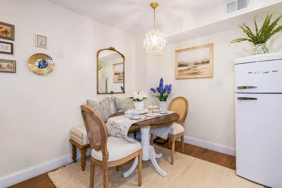 Cozy Parisian Retreat| Brand New| Near Penn&Drexel