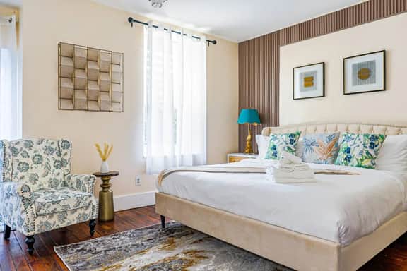 Luxury 3BR/3BA•Air Hockey Lounge•Walkable Old City