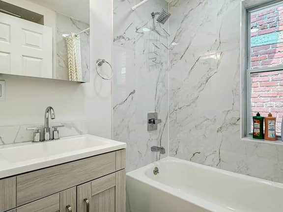Neat, Quiet & Steps to Broad St | Room A