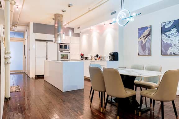 Old City 2BR Apt w/ Shuffleboard! Walk Everywhere!