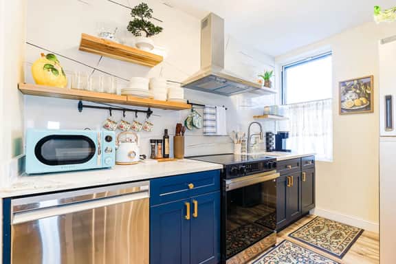 Parisian 3BR Stay | Near Penn, Drexel & Dining