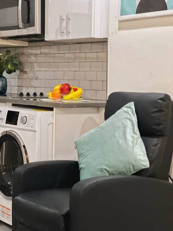 Ramblei near Rittenhouse Sq | Studio - 1R