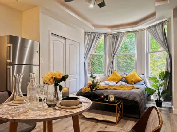 Ramblei near Schuylkill River Park | Studio - 1R