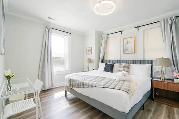 Spacious 3BR/3BA | Sleeps 8 | 10 Min to Stadium