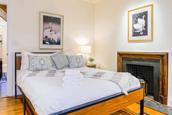 Top Location! 3BR Designer Home in Rittenhouse Sq